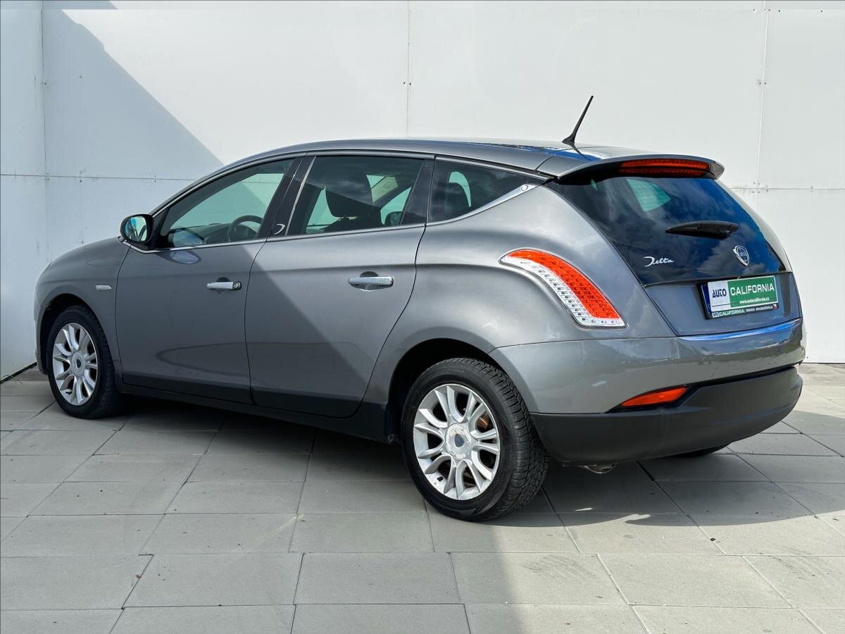 Lancia Delta Hatchback 1,6 l 88 kw