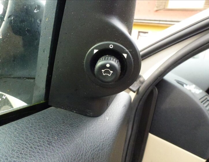 Ford Mondeo Sedan / Limuzína 2,5 l 125 kw