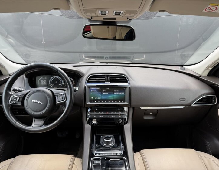 Jaguar F-Pace SUV 2,0 l 132 kw