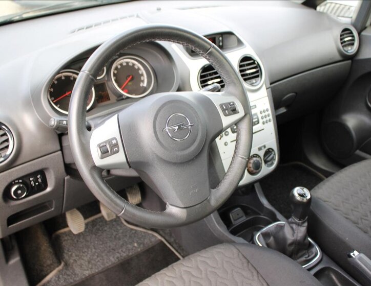 Opel Corsa Hatchback 1,4 l 64 kw