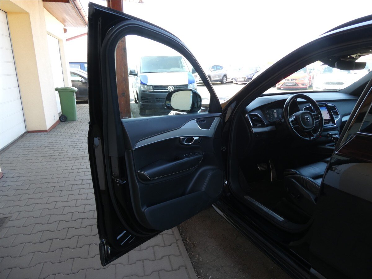 Volvo XC90 SUV / Terénní 2,0 l 228 kw