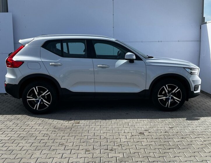 Volvo XC40 SUV / Terénní 1,5 l 120 kw