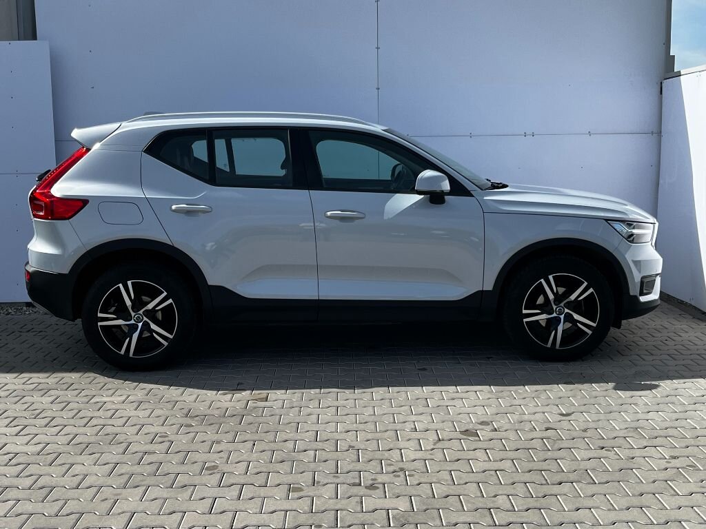 Volvo XC40 SUV / Terénní 1,5 l 120 kw