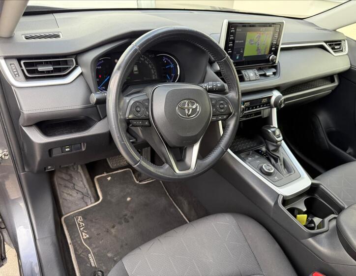 Toyota RAV4 8