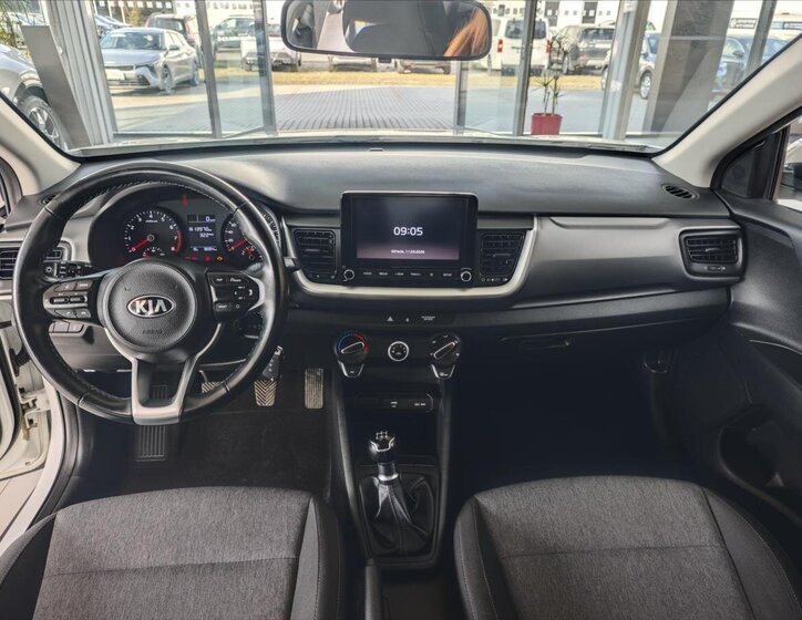 KIA Stonic CUV / Crossover 1,2 l 61 kw