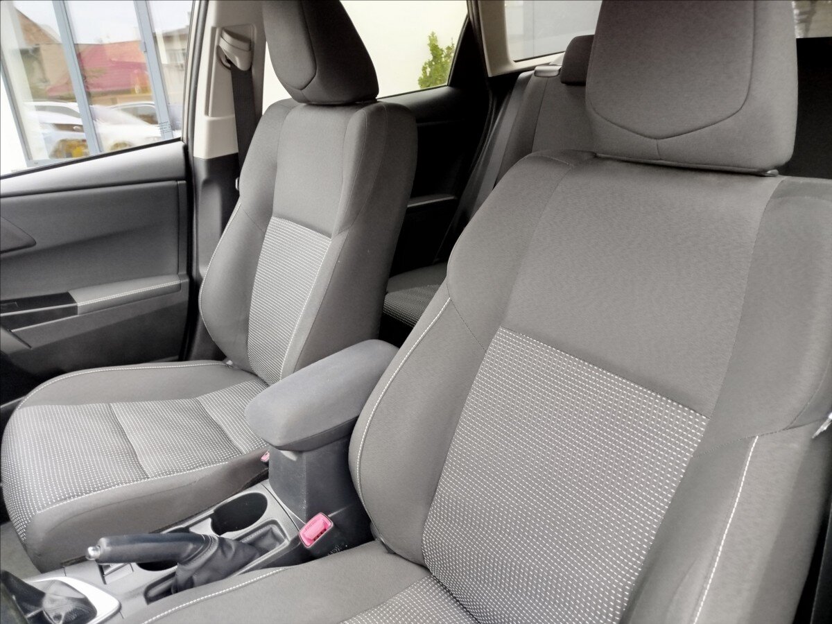 Toyota Auris Kombi 2,0 l 91 kw