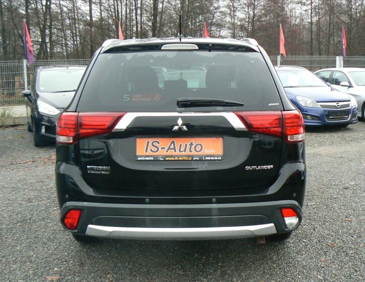 Mitsubishi Outlander SUV / Terénní 2,3 l 110 kw