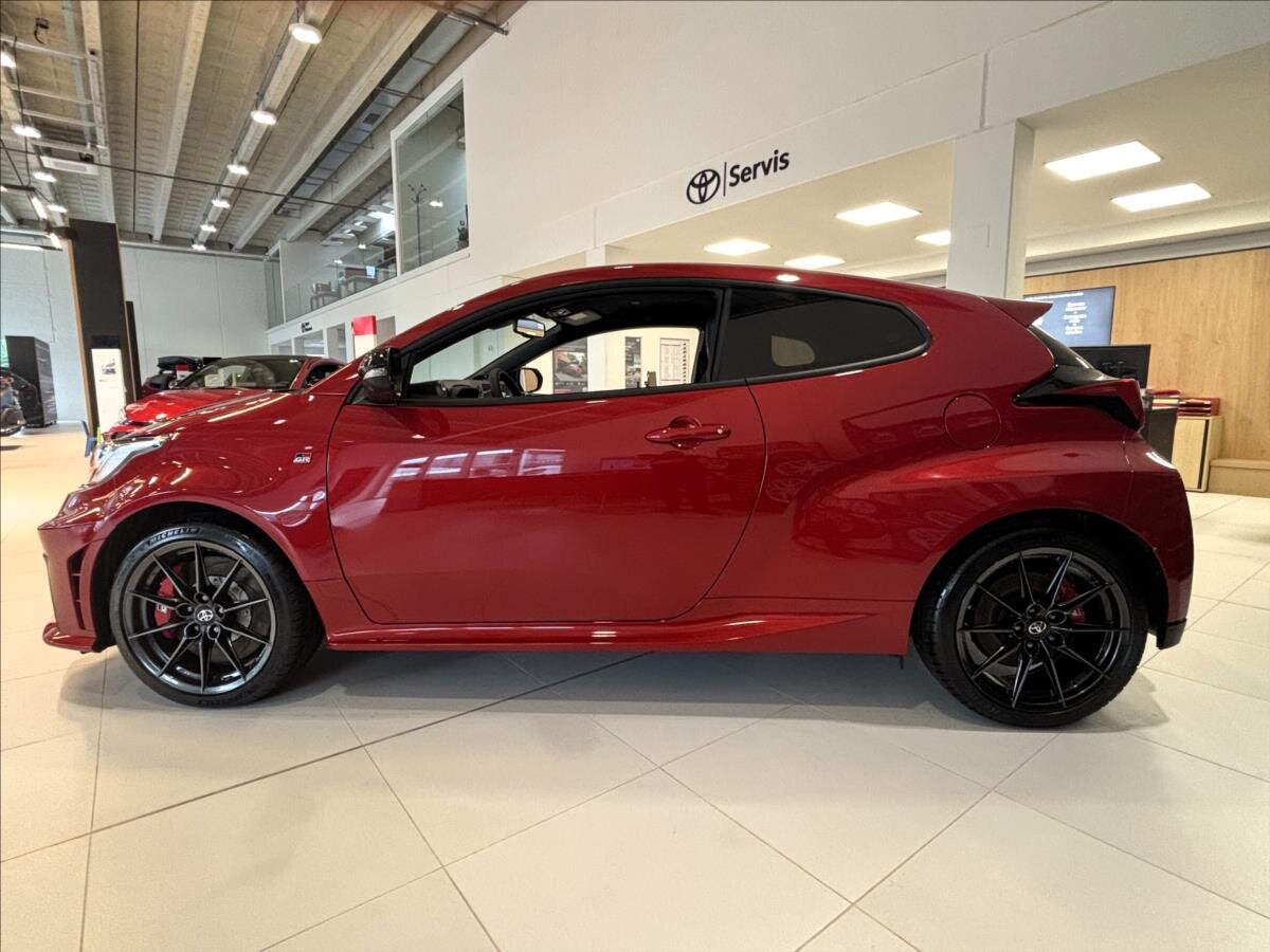 Toyota Yaris Hatchback 1,6 l 206 kw