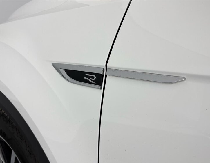 Volkswagen T-Roc SUV / Terénní 2,0 l 221 kw