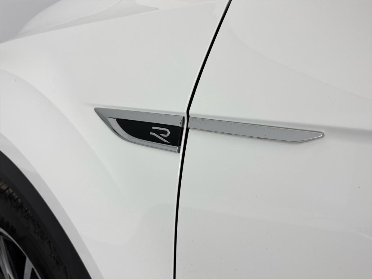 Volkswagen T-Roc SUV / Terénní 2,0 l 221 kw