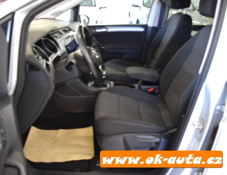 Volkswagen Touran 13