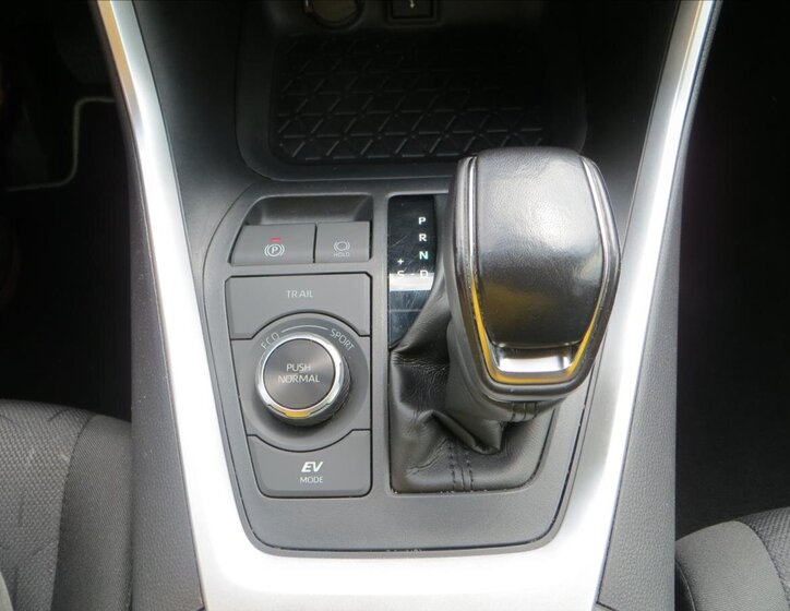 Toyota RAV4 SUV / Terénní 2,5 l 131 kw