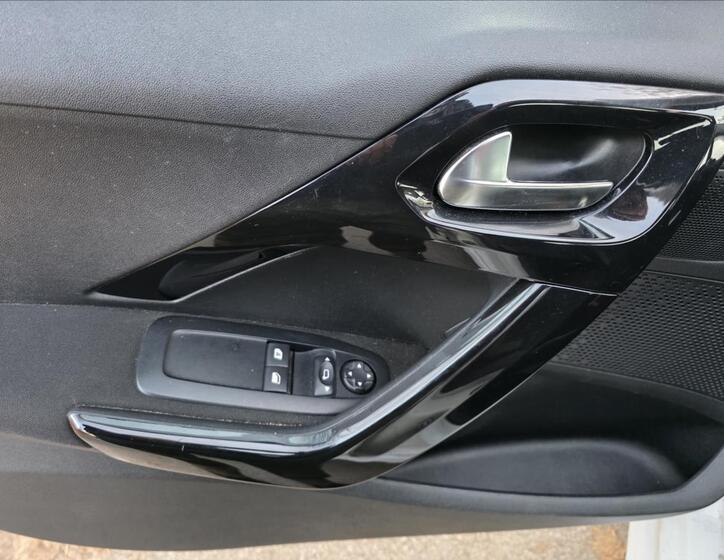 Peugeot 208 19