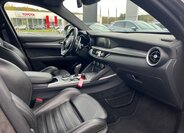 Alfa Romeo Stelvio 8