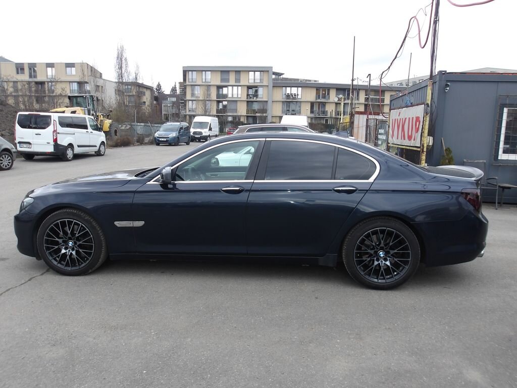 BMW Řada 7 Sedan / Limuzína 3,0 l 180 kw