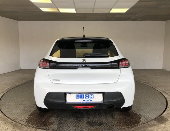 Peugeot 208 6
