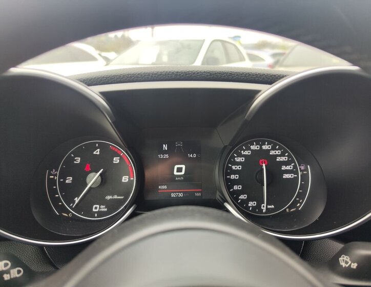 Alfa Romeo Giulia Sedan / Limuzína 2,1 l 110 kw