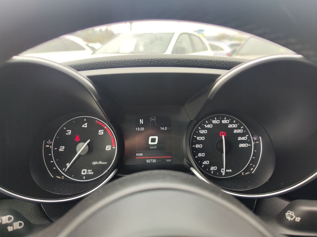 Alfa Romeo Giulia Sedan / Limuzína 2,1 l 110 kw