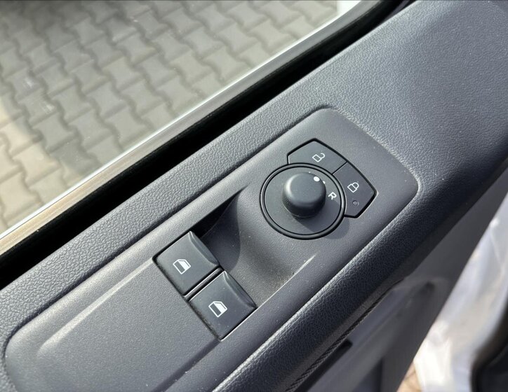 Ford Transit Custom Skříň 2,0 l 100 kw