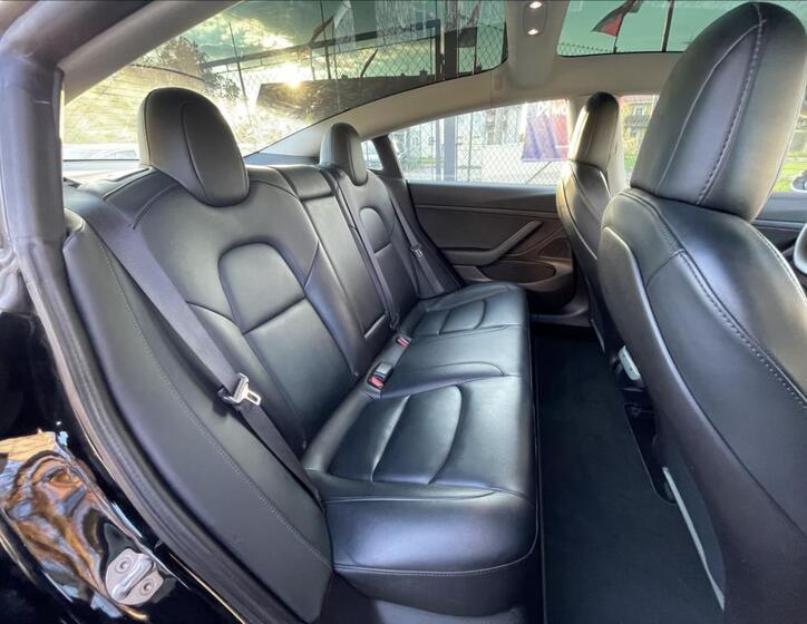 Tesla Model 3 32