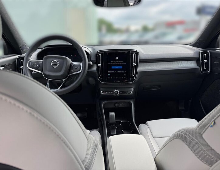 Volvo EX40 SUV 0,0 185 kw