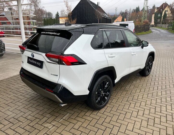Toyota RAV4 6