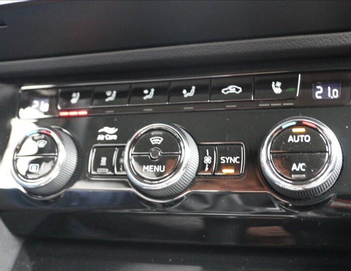 Škoda Superb Sedan / Limuzína 2,0 l 140 kw