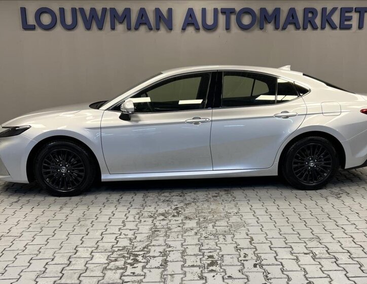 Toyota Camry Sedan / Limuzína 2,5 l 137 kw