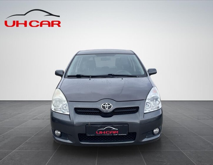 Toyota Corolla Verso 2