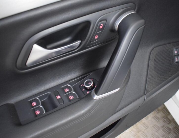 Volkswagen Passat CC Sedan 2,0 l 105 kw