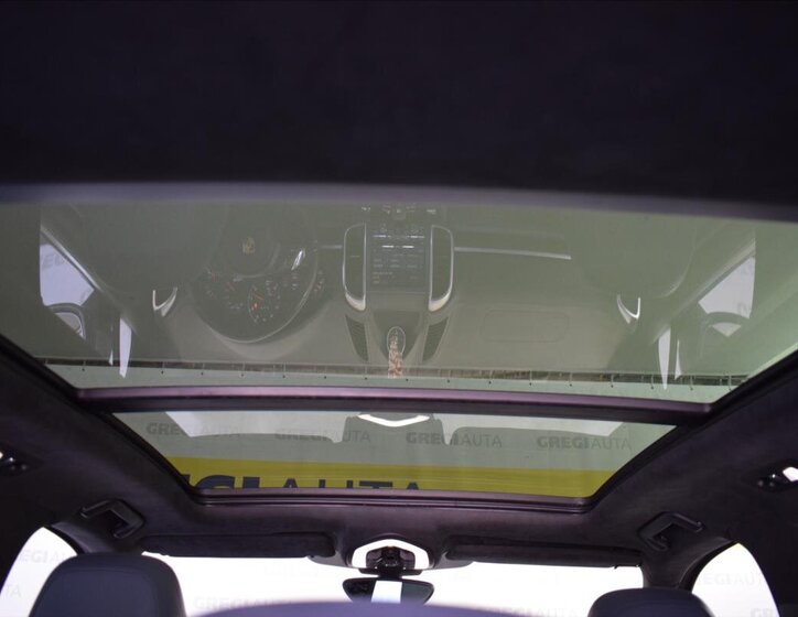 Porsche Cayenne SUV 4,8 l 405 kw