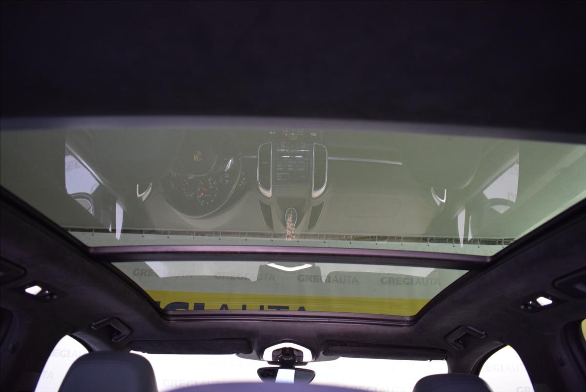 Porsche Cayenne SUV 4,8 l 405 kw