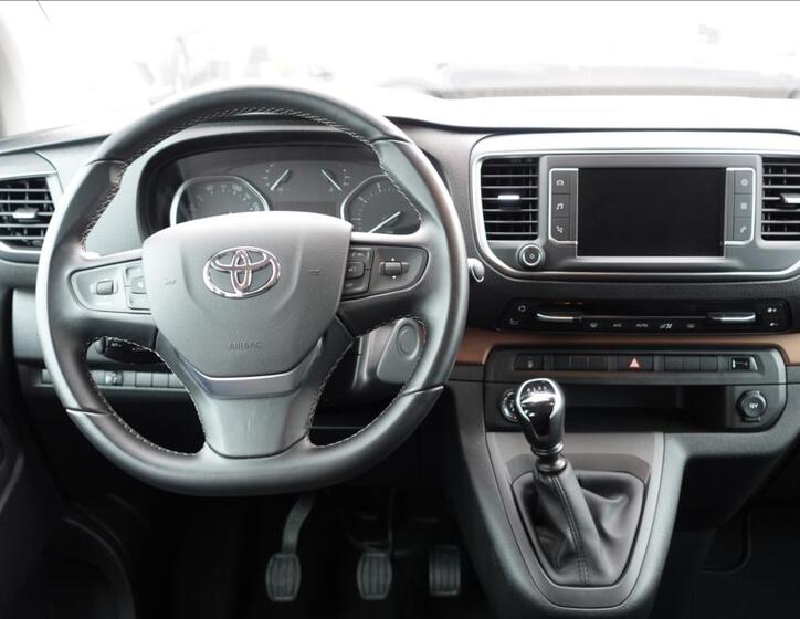 Toyota ProAce Verso 8