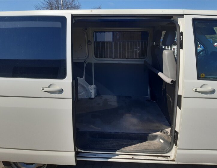 Volkswagen Transporter Skříň 2,5 l 128 kw