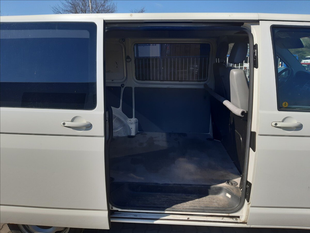 Volkswagen Transporter Skříň 2,5 l 128 kw