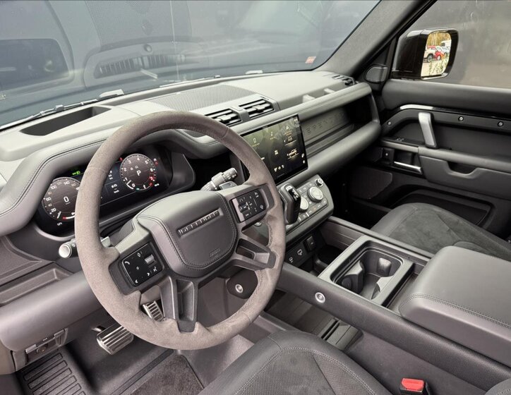 Land Rover Defender 9