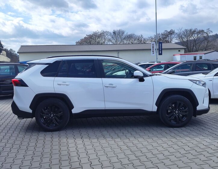 Toyota RAV4 SUV / Terénní 2,0 l 129 kw