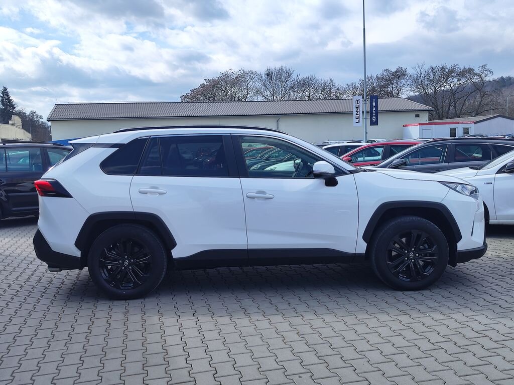 Toyota RAV4 SUV / Terénní 2,0 l 129 kw