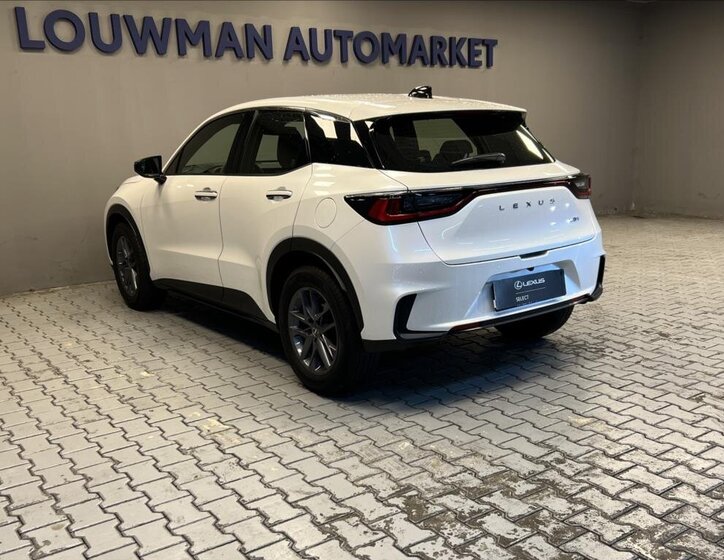 Lexus LBX SUV / Terénní 1,5 l 100 kw