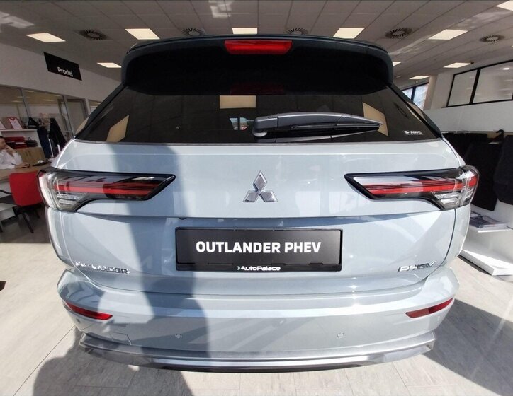 Mitsubishi Outlander SUV / Terénní 2,4 l 225 kw