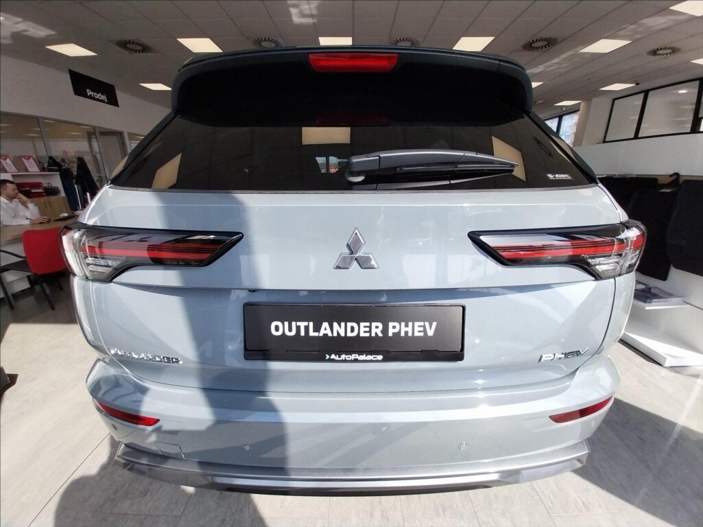 Mitsubishi Outlander SUV / Terénní 2,4 l 225 kw
