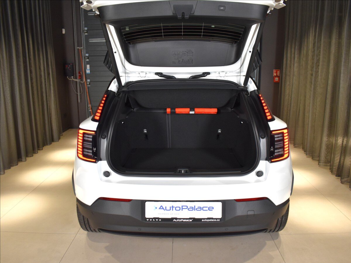 Volvo EX30 SUV / Terénní 0,0 200 kw