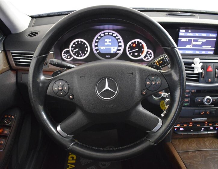 Mercedes-Benz Třídy E Sedan 3,0 l 170 kw