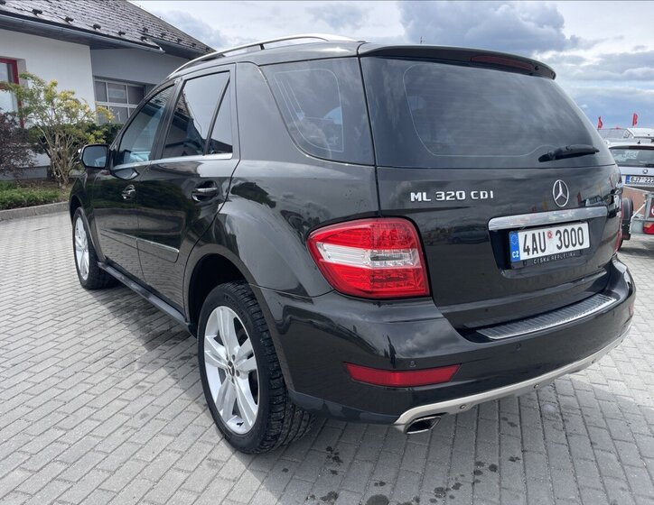 Mercedes-Benz Třídy M SUV / Terénní 3,0 l 165 kw