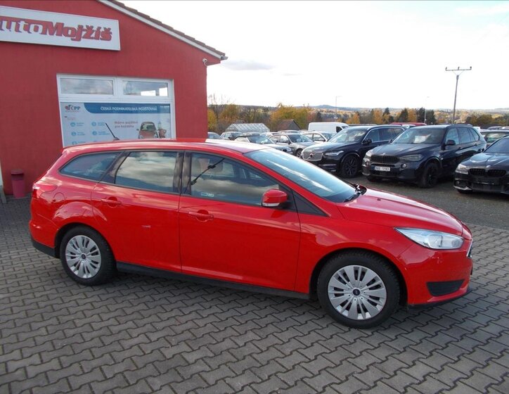 Ford Focus Kombi 999,0 74 kw