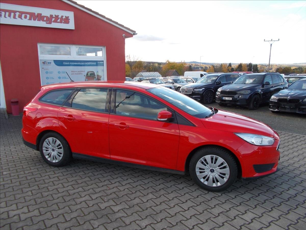 Ford Focus Kombi 999,0 74 kw