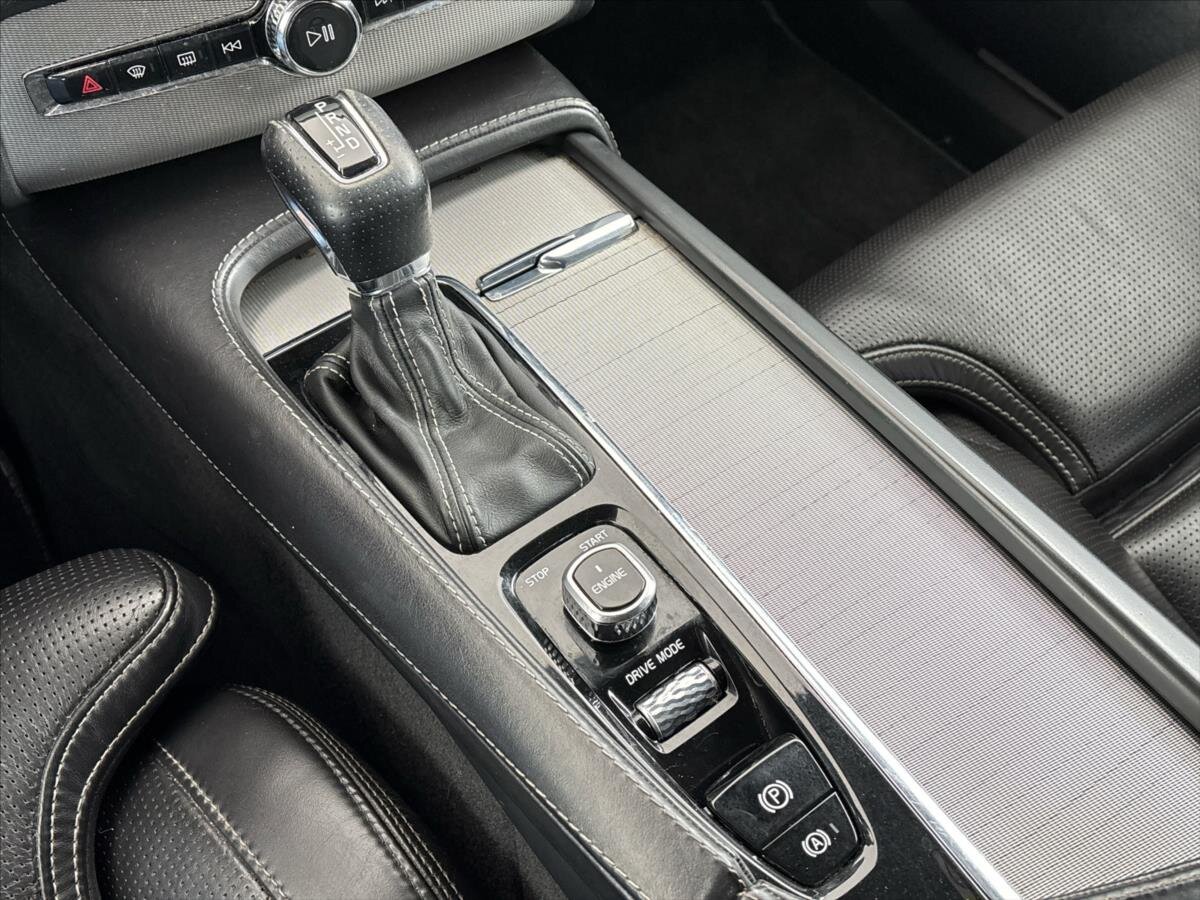 Volvo XC90 SUV / Terénní 2,0 l 173 kw