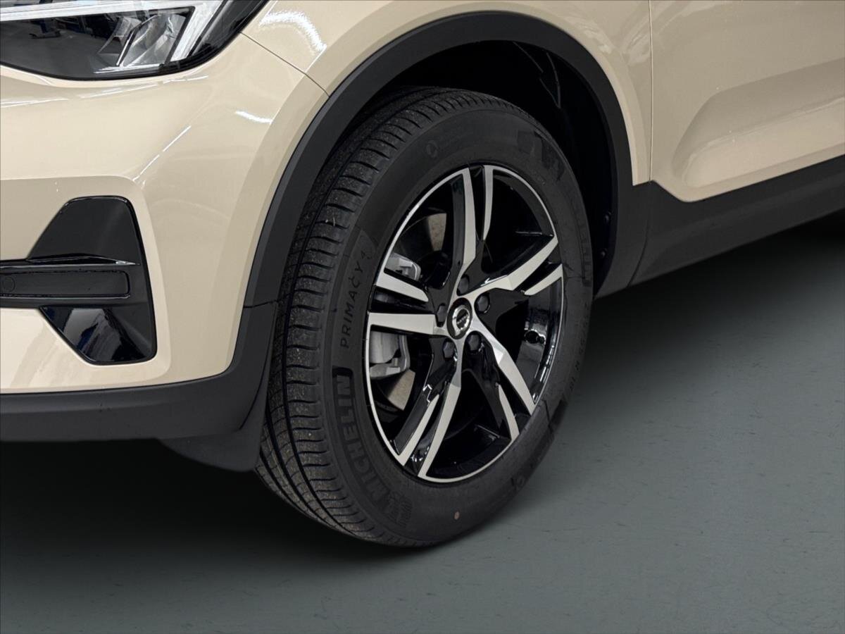 Volvo XC40 SUV / Terénní 2,0 l 120 kw
