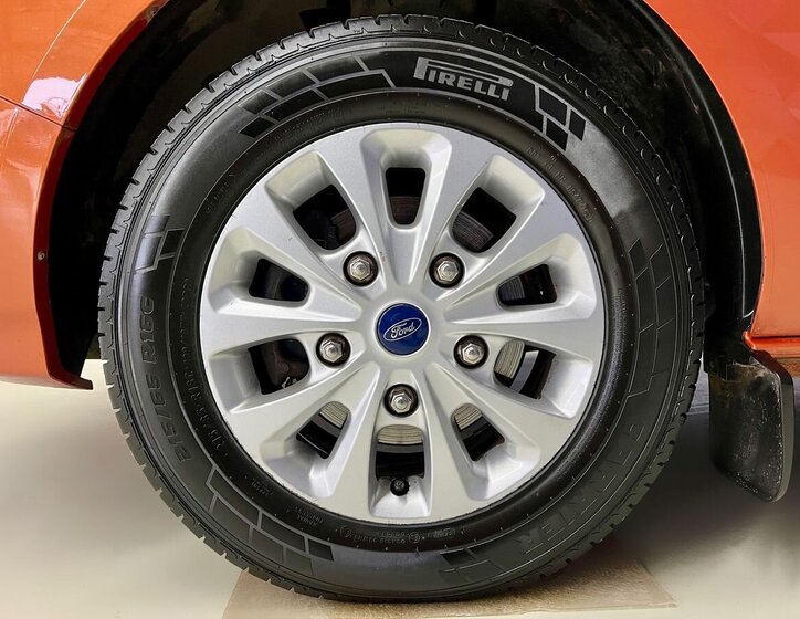 Ford Tourneo Custom 9