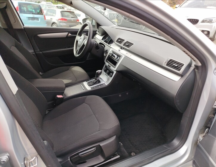 Volkswagen Passat 25